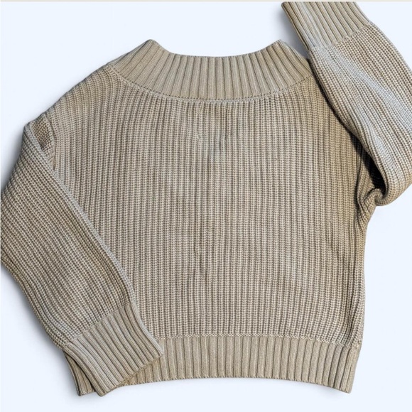 Abercrombie&Fitch Cropped Boxy V-Neck Sweater Small 
Great Condition Collegiate - Picture 3 of 6